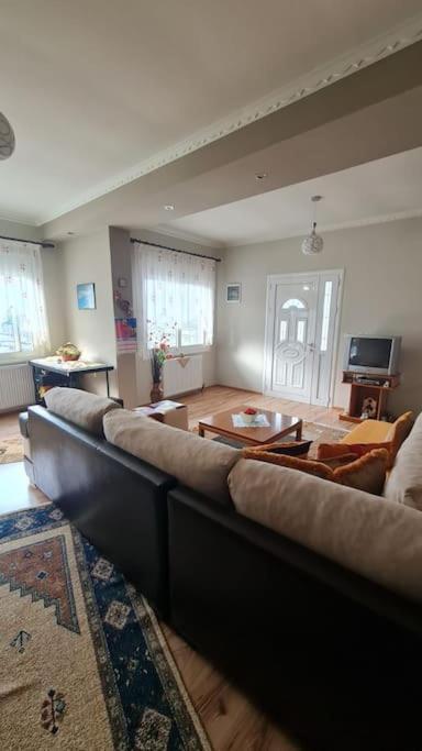 Your Home Away From Home! Gjirokastër Eksteriør billede